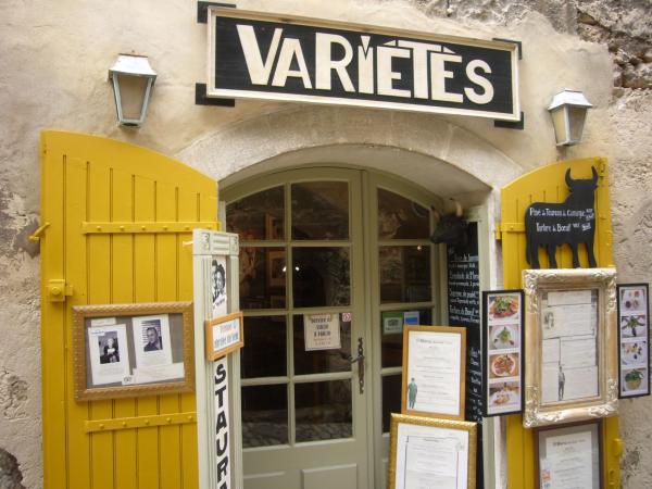 Le Variétés aux Baux de Provence